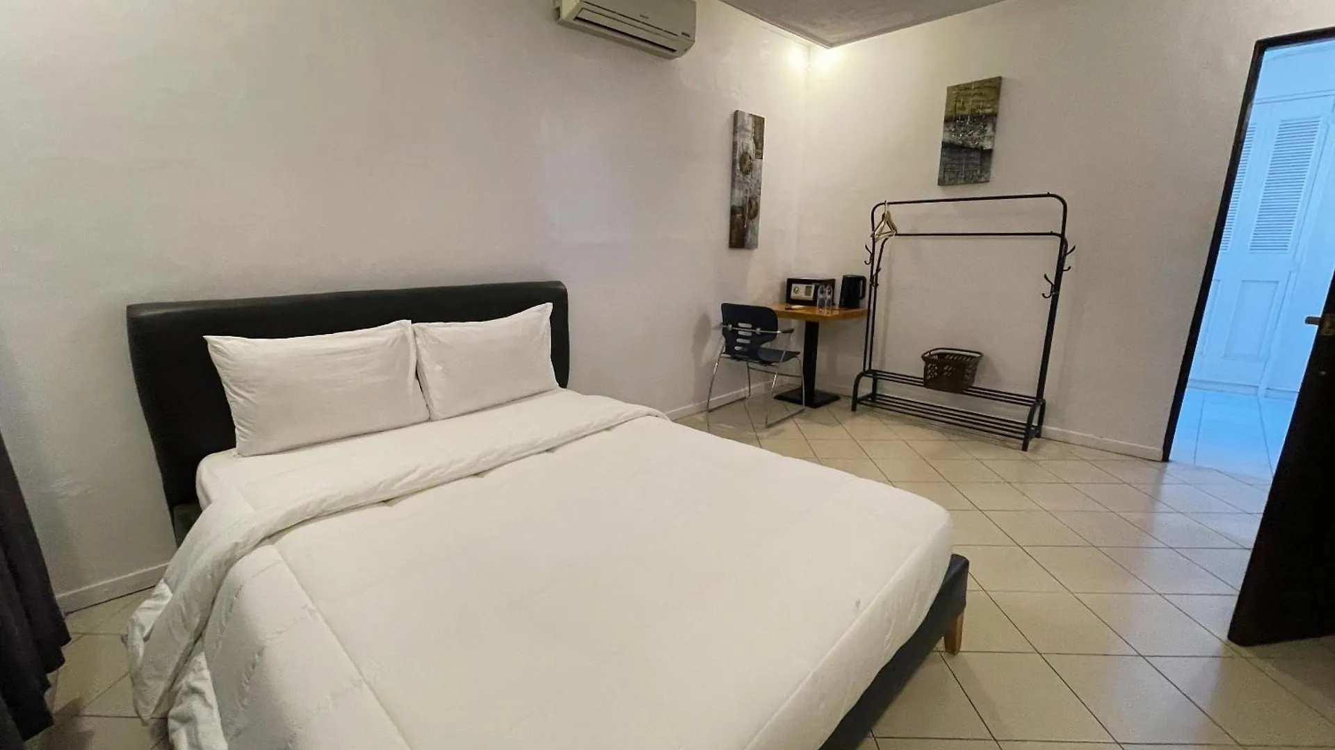 Bluewing Hotel Angeles Powered By Cocotel 3*,  Filippine